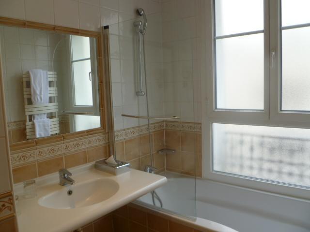 Au Limousin Hotell Levallois-Perret Exteriör bild
